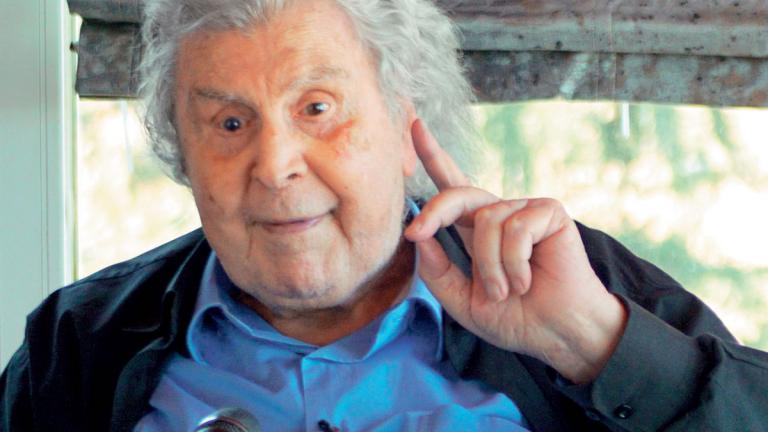 Συγκίνησε ο Μίκης Θεοδωράκης στην παρουσίαση του τελευταίου του βιβλίου "Μονόλογοι στο Λυκαυγές"