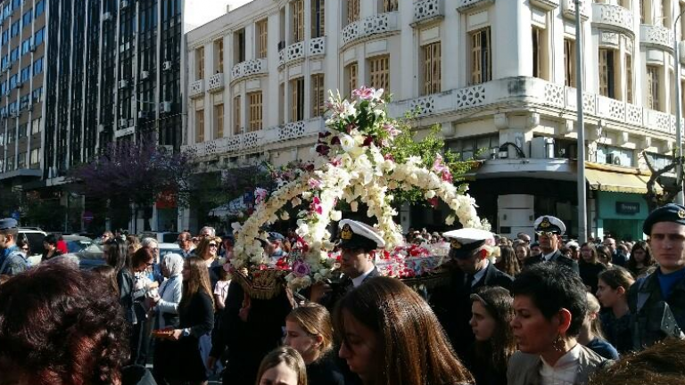 Μεγάλη Παρασκευή: Η πρώτη περιφορά Επιταφίου από την Θεσσαλονίκη (ΦΩΤΟ-ΒΙΝΤΕΟ)