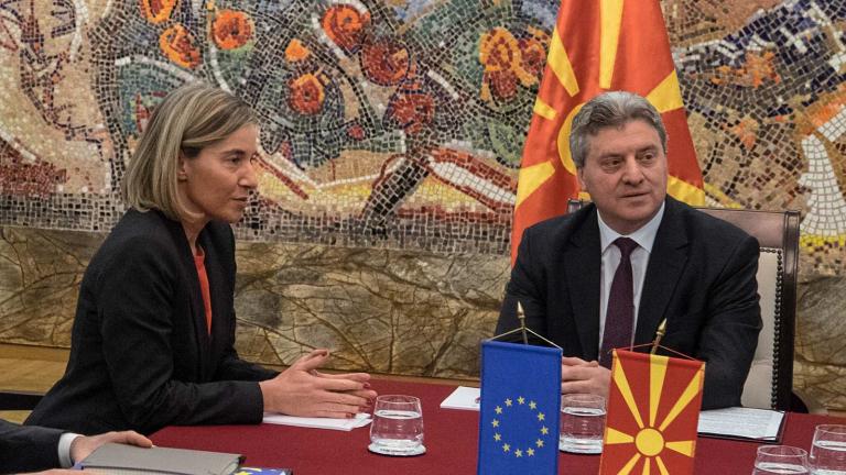 Euractiv: Οι ηγέτες της ΕΕ ανησυχούν για την «επιστροφή των δαιμόνων των Βαλκανίων»