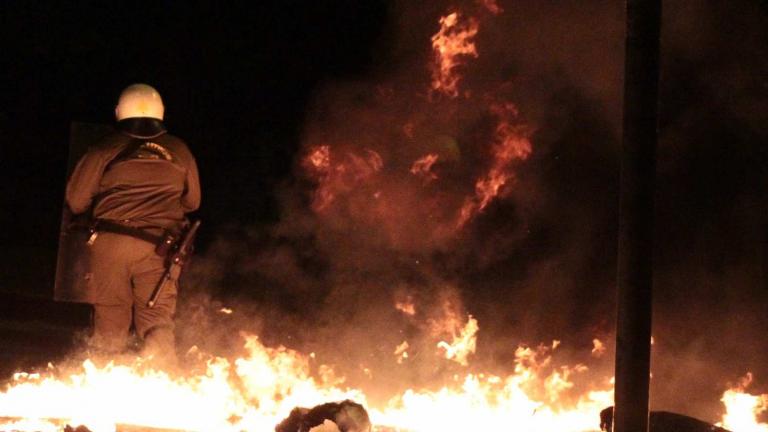 Επίθεση με βόμβες μολότοφ σε διμοιρία των ΜΑΤ λίγο μετά τον ανασχηματισμό!