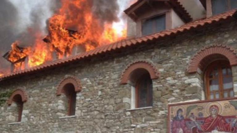 Απατεώνες εκμεταλλεύτηκαν την καταστροφή της Μονής Βαρνάκοβας από φωτιά και έκαναν δήθεν έρανο