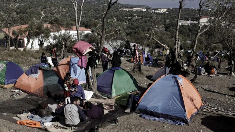 Περισσότεροι από 300 μετανάστες αποβιβάστηκαν από τα χαράματα στη Λέσβο