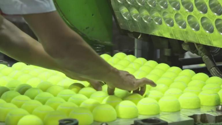 Πώς φτιάχνονται τα μπαλάκια του τένις;
