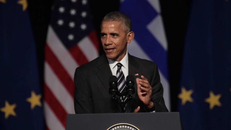 Με... σκονάκι η ομιλία-παρακαταθήκη του Μπαράκ Ομπάμα στην Αθήνα