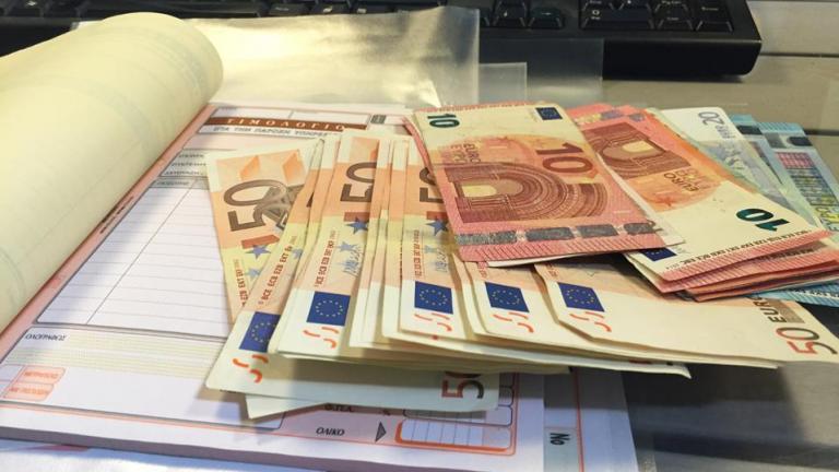 Αλλάζει ο νόμος για τις εισφορές στα μπλοκάκια