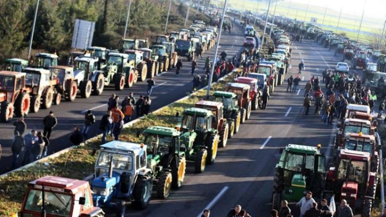 Κλειστή και στα δύο ρεύματα παραμένει η εθνική οδός Αθηνών-Θεσσαλονίκης