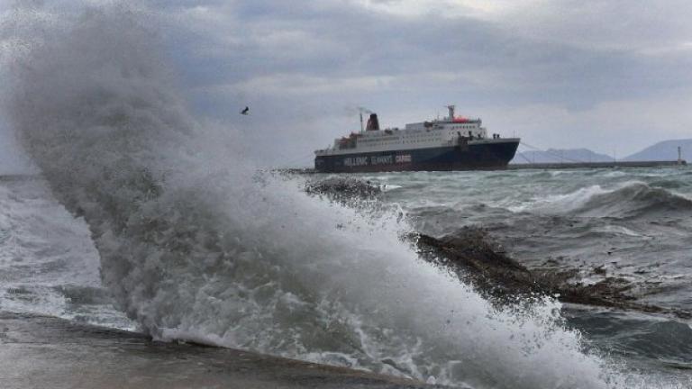 Απαγορευτικό απόπλου στα λιμάνια λόγω θυελλωδών ανέμων εως και 9 μποφόρ – Μεγάλη ταλαιπωρία για τους ταξιδιώτες πριν τον Δεκαπενταύγουστο – Διαβάστε τι γίνεται με τα δρομολόγια