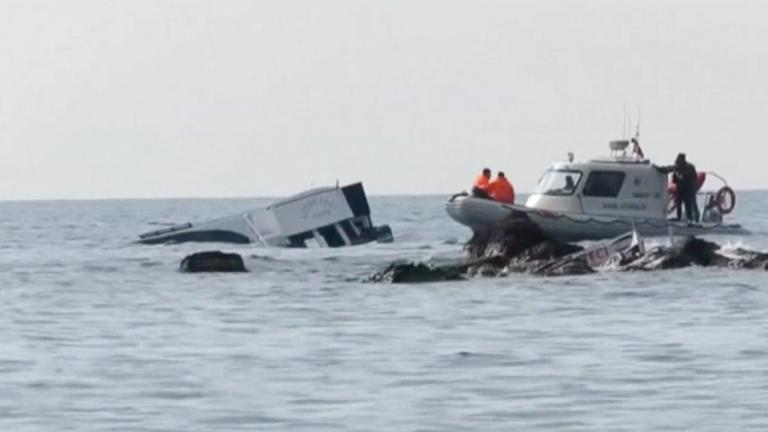 Χωρίς αποτέλεσμα οι έρευνες για το πολύνεκρο ναυάγιο ανοιχτά της Λέσβου