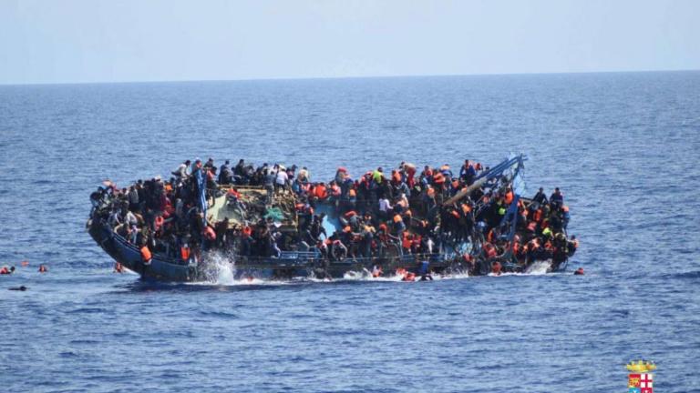 Το τελευταίο σαρανταοκτάωρο διασώθηκαν 2.500 μετανάστες και πρόσφυγες νότια της Σικελίας