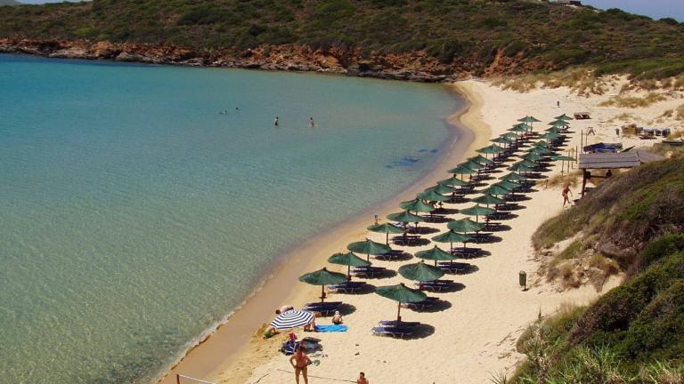 Πασίγνωστος Έλληνας παρουσιαστής άνοιξε καντίνα στην Άνδρο!