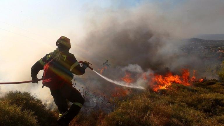 Σε εξέλιξη παραμένει η φωτιά στο Σιδηρόκαστρο-Υπό έλεγχο στη Λαυρεωτική