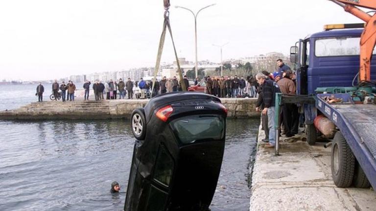 Νεκρή η γυναίκα από το αυτοκίνητο που έπεσε στο λιμάνι της Ραφήνας