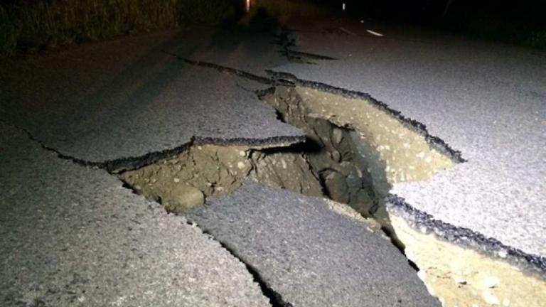 Τουλάχιστον 2 άνθρωποι έχασαν την ζωή τους από τον ισχυρό σεισμό των 7,8 βαθμών που έπληξε νωρίτερα τη Νέα Ζηλανδία