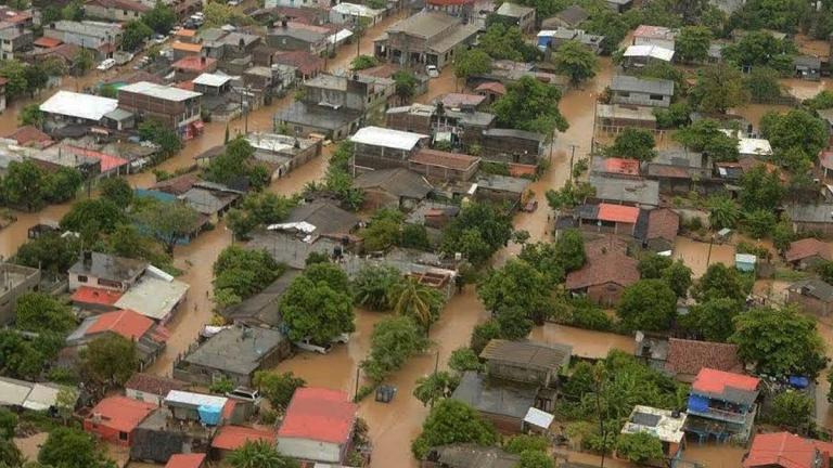 Ο τυφώνας Νιούτον σαρώνει την Μπάχα στο Μεξικό