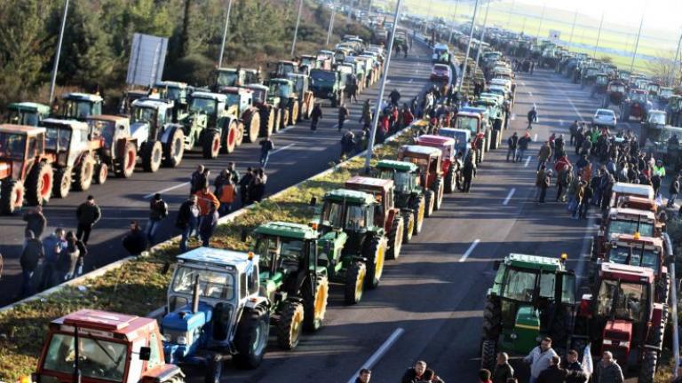 Λάρισα: Οι αγρότες προετοιμάζονται για το αυριανό συλλαλητήριο στην Αθήνα