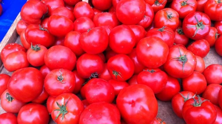 Δύο τόνοι ακατάλληλης ντομάτας στη λαχαναγορά του Ρέντη