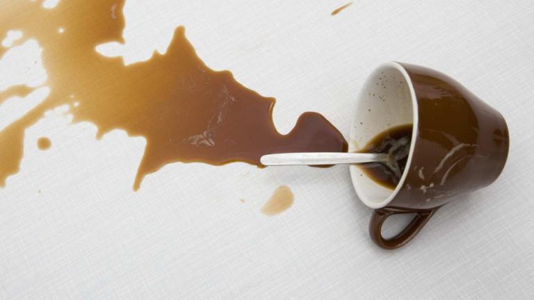 Πως να μην χύνεις τον καφέ σου σύμφωνα με την επιστήμη!