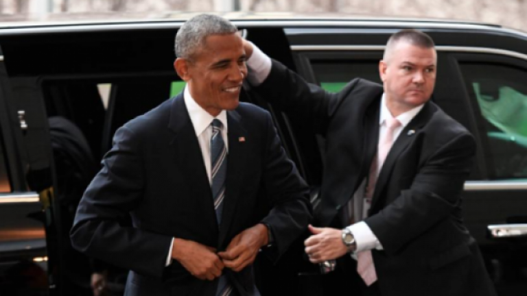 Η Άνγκελα Μέρκελ υποδέχθηκε πριν από λίγο στην Καγκελαρία της Γερμανίας τον Αμερικανό Πρόεδρο, Μπάρακ Ομπάμα