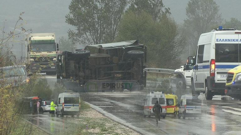 Ανατροπή στρατιωτικού οχήματος - Ελαφρά τραυματίστηκαν οι επιβαίνοντες