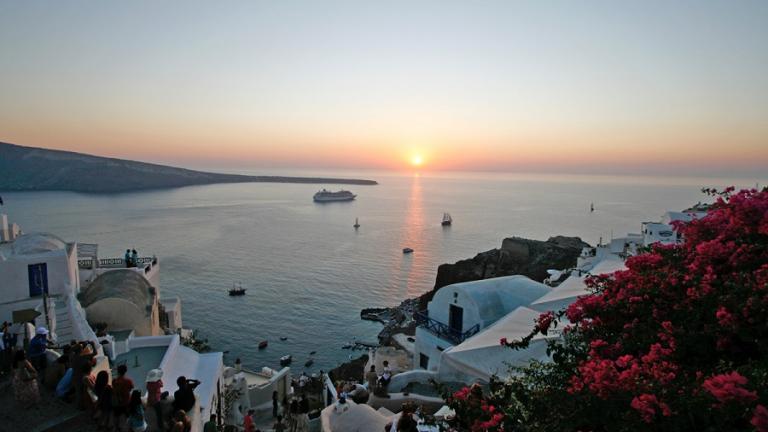 Δημοφιλέστερος ελληνικός προορισμός η Σαντορίνη 