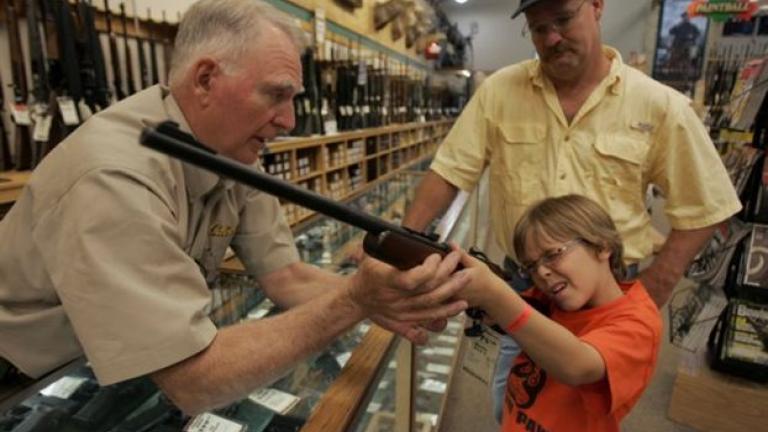 Στο ζήτημα της οπλοκατοχής αναφέρθηκε ο Ντέιβιντ Μπράουν αρχηγός της αστυνομίας στο Ντάλας