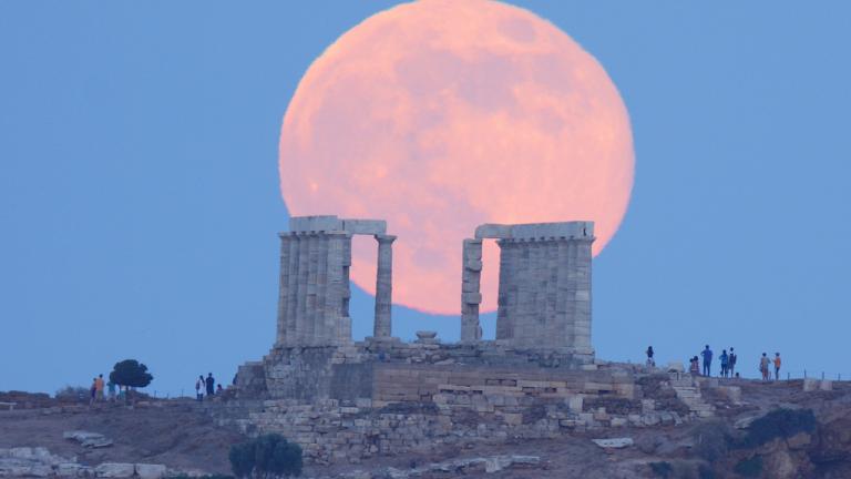 Η «ροζ πανσέληνος» κατέκλυσε τα κοινωνικά δίκτυα - Δείτε φωτογραφίες! (ΦΩΤΟ)