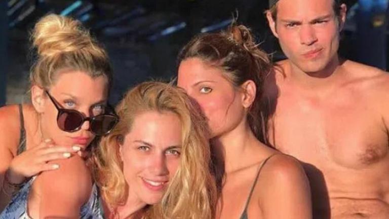 Τρελό κέφι! Παπαδημητρίου - Συνατσάκη στο Santanna της Μυκόνου για φαγητό (ΦΩΤΟ)