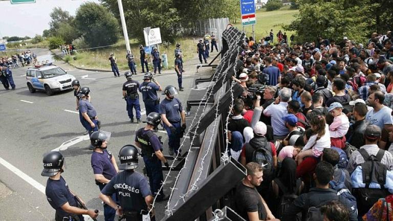Ουγγαρία: Βουλευτής προτείνει γουρουνοκεφαλές στα σύνορα για εκφοβισμό των προσφύγων