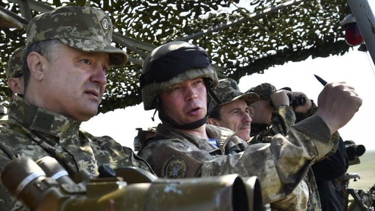 Ρωσία και Ουκρανία σε επικίνδυνα πολεμικά παιχνίδια-Εντολή Ποροσένκο για ύψιστη επιφυλακή 
