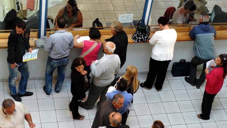 Χιλιάδες άνθρωποι χάνουν το Εισόδημα Κοινωνικής Αλληλεγγύης, με ευθύνη του κράτους