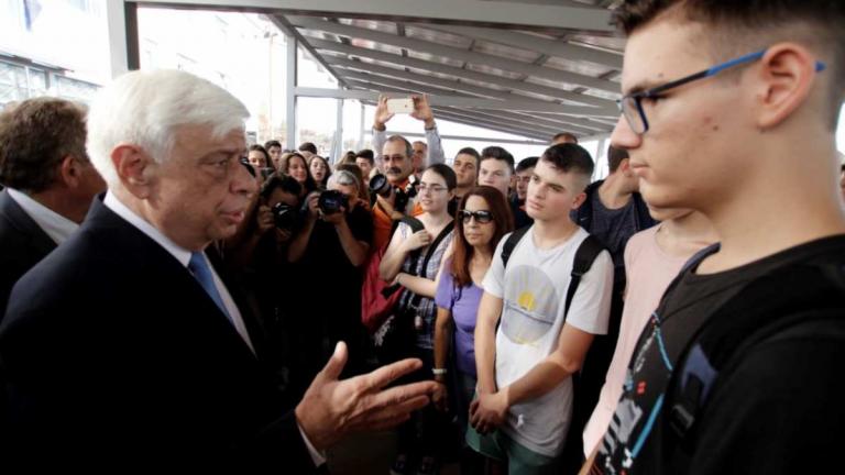 Ο λυκειάρχης του σχολείου Χαράλαμπος Δαρμουσλής έπλεξε το εγκώμιο του Προκόπη Παυλόπουλου