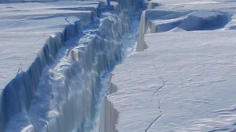 Σήμα κινδύνου στην Ανταρκτική με τεράστιο παγόβουνο!