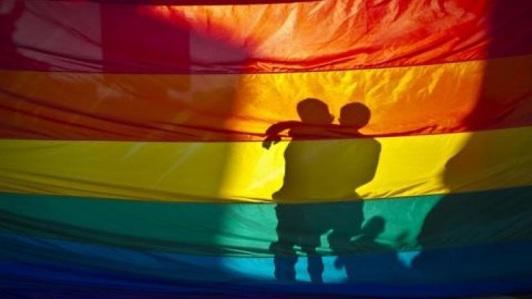 Νομοθετική κατοχύρωση για τα παιδιά ομόφυλων ζευγαριών, ζητά ο Συνήγορος του Πολίτη