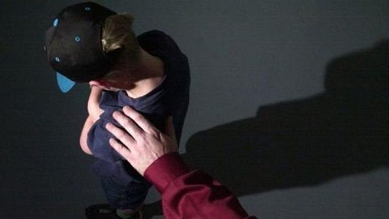 Υπερήλικος ασελγούσε επί μήνες σε 14χρονο αγοράκι με χαρτζιλίκι