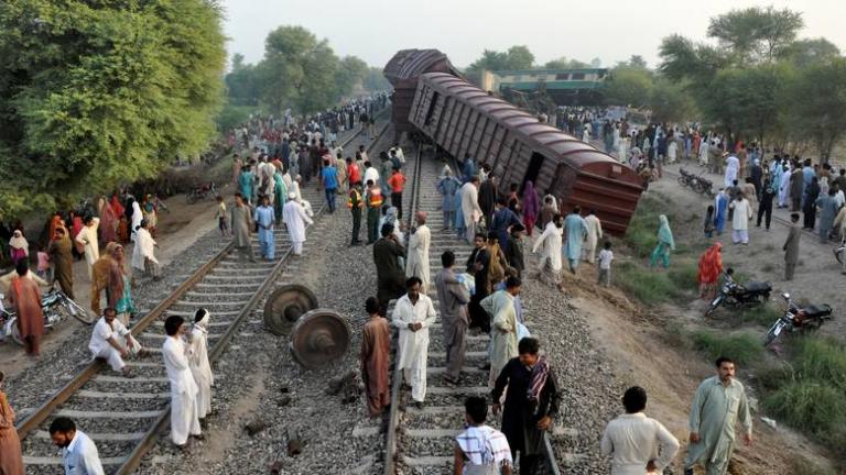 Πακιστάν: Τουλάχιστον έξι άνθρωποι σκοτώθηκαν από σύγκρουση τρένων