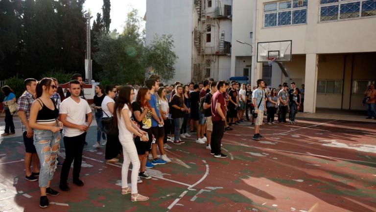 Πανελλήνιες 2017: Ιερές παρεκλήσεις και αγρυπνίες για καλούς βαθμούς