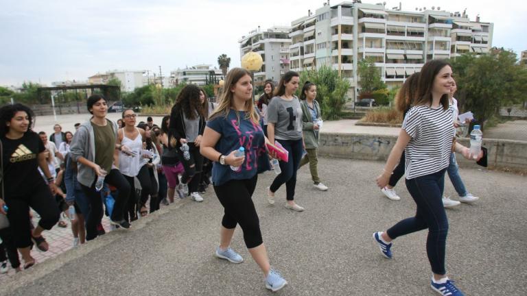 Πανελλήνιες 2017: Τα θέματα στα μαθηματικά και στα Αρχαία για τους μαθητές των ΓΕΛ