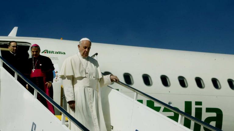  Έφτασε στη  Μυτιλήνη ο Πάπας Φραγκίσκος - "Φρούριο" το νησί 