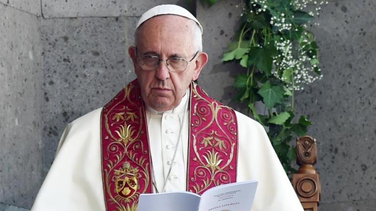 Φραγκίσκος: Ως πάπας συνεχίζω να συνοδεύω ποιμαντικά ομοφυλόφιλους