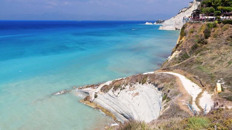 Αυτό είναι το ελληνικό νησί με τις καλύτερες παραλίες (ΦΩΤΟ)