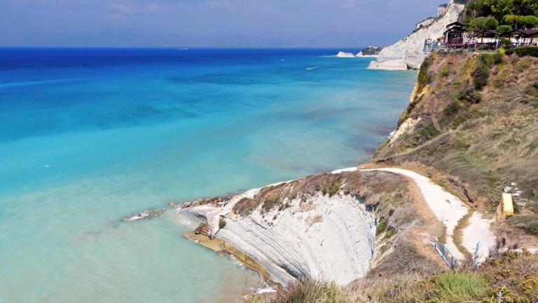 Αυτό είναι το ελληνικό νησί με τις καλύτερες παραλίες (ΦΩΤΟ)