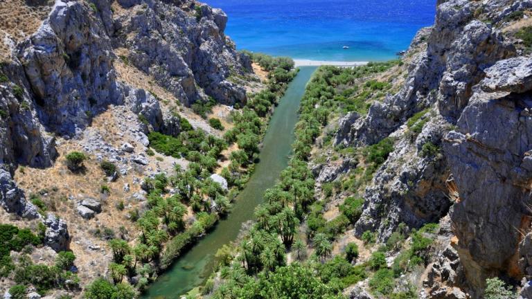 Η πιο παράξενη και απίστευτη παραλία της Ελλάδας