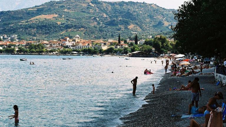 Απίστευτος καυγάς με συνέχεια για δύο ομπρέλες!