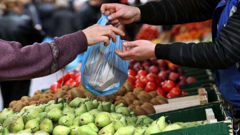 Παράταση στην ανανέωση των επαγγελματικών αδειών πωλητών λαϊκών 