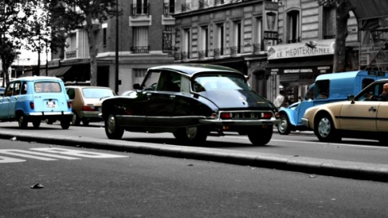 Μέτρα στο Παρίσι για τον περιορισμό της ρύπανσης από τα παλαιά αυτοκίνητα
