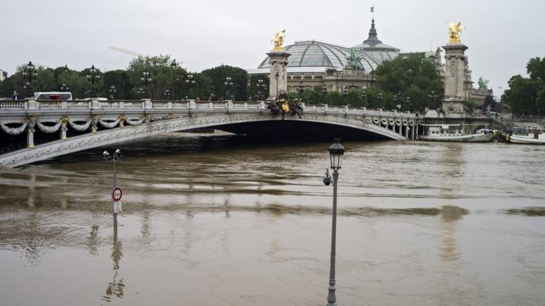 Πλημμυρισμένο Παρίσι: Δείτε φωτό και video
