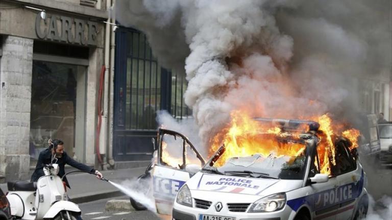 Πυρπολούν λεωφορείο με μολότοφ κραυγάζοντας: Ο Αλλάχ είναι μεγάλος! Video