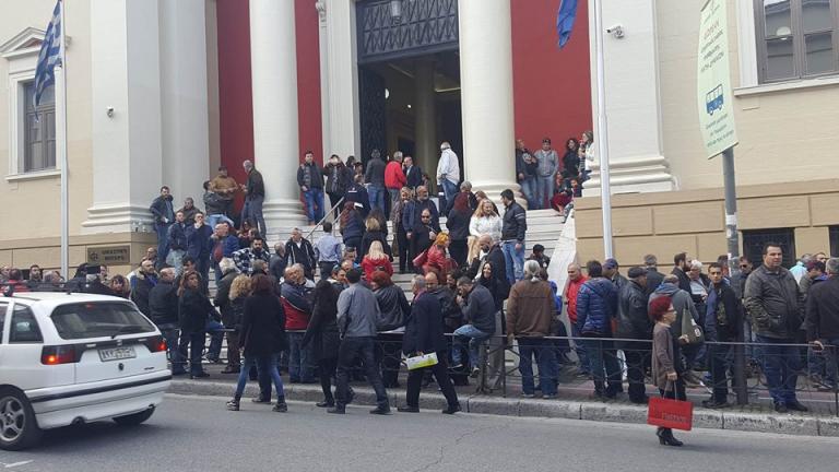 Αποφασίζει το δικαστήριο για τον Αρτέμη Σώρρα και οι οπαδοί του κάνουν... «show» (ΦΩΤΟ&ΒΙΝΤΕΟ)