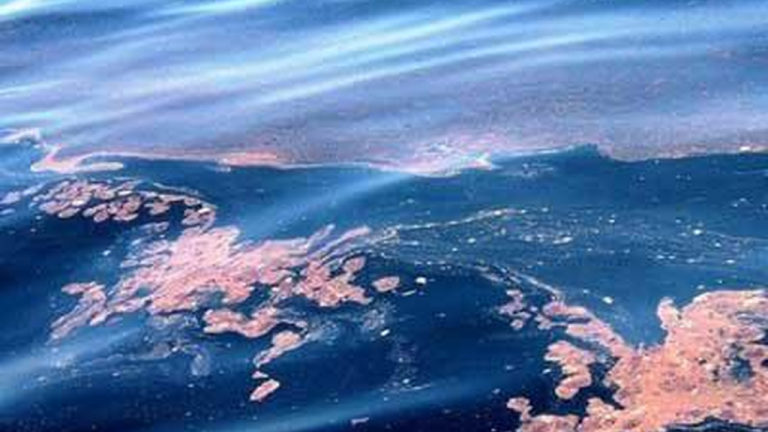 Θαλάσσια ρύπανση στο βόρειο λιμάνι της Πάτρας