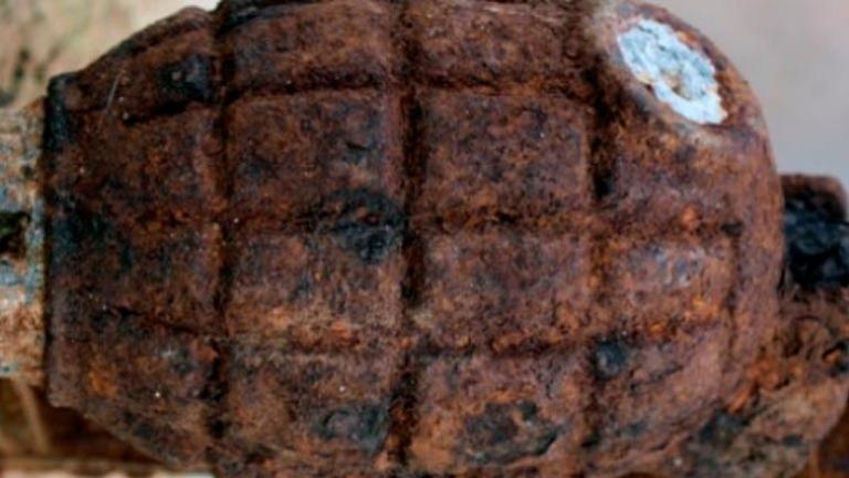 Βρέθηκαν τέσσερις χειροβομβίδες σε οικόπεδο στην περιοχή Πετρωτό της Πάτρας